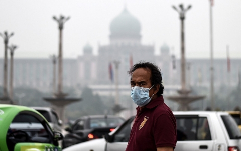 Thumbnail image for Indonesia declares emergency as brush-fire smoke chokes region