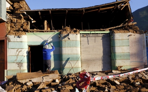 Thumbnail image for Deadly earthquake hits Chile, forcing nearly 1 million to evacuate