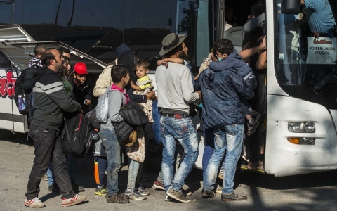 Thumbnail image for EU ministers agree on plan to relocate 120,000 refugees 