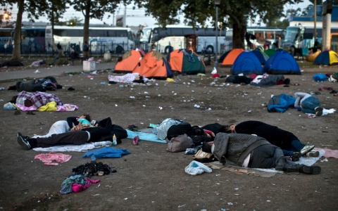 Thumbnail image for In a Belgrade park, refugees wait out Europe’s confusion