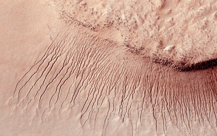 NASA: Evidence of water flows on Mars