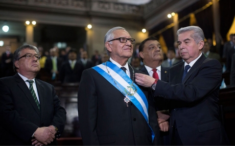 Thumbnail image for Guatemala congress swears in new president