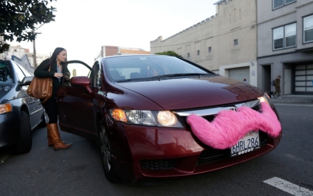 Lyft settles Ca. driver lawsuit over employment status