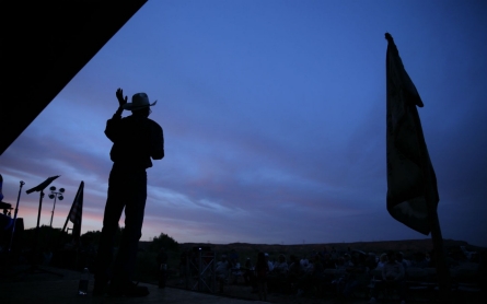 Militia group occupies federal wildlife building in Oregon 