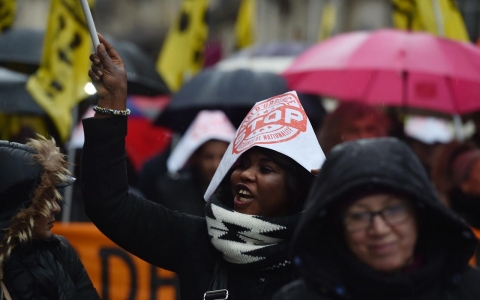 Thumbnail image for Thousands march in Paris rain against state of emergency