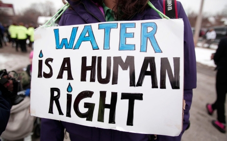 Protesters in Flint demand new pipes in response to water crisis