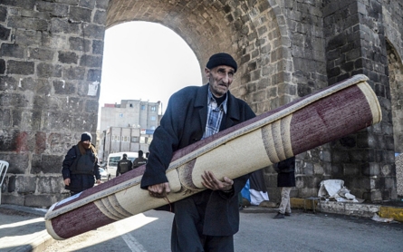 Civilians flee violence in southeastern Turkey as curfew lifted