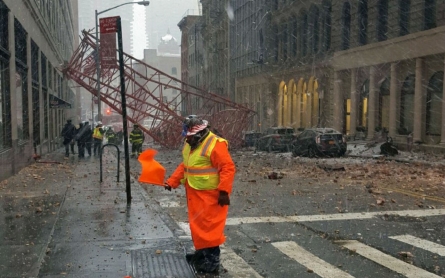 One dead, two seriously injured in Manhattan crane collapse 