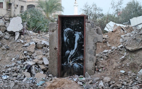 Thumbnail image for Banksy brings art and attention to battle-scarred Gaza