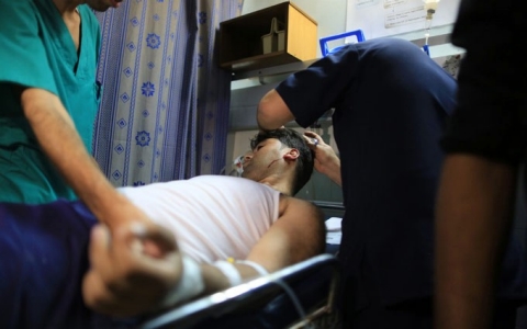 Thumbnail image for Gaza hospitals struggle to treat wounded