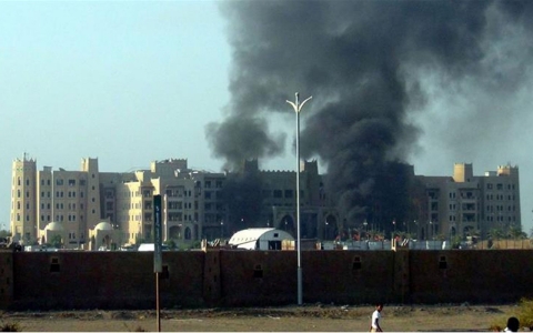 Thumbnail image for Blasts hit Aden hotel used by Yemeni PM