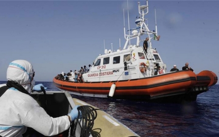 Thousands of refugees rescued off Libyan coast