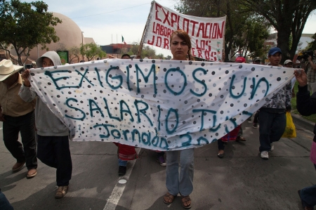 Arrests as Mexico farming wage strike turns violent