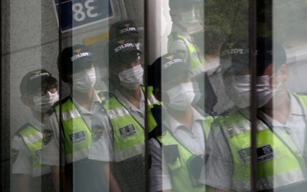 Two Seoul hospitals suspend services over MERS outbreak