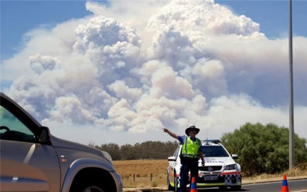 Bushfire causes havoc in Western Australia town