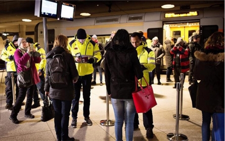 Sweden to expel up to 80,000 refugees