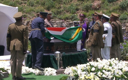 Photos: Mandela laid to rest 