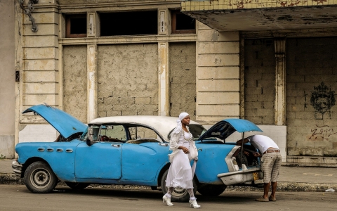 Thumbnail image for Photos: Cubans allowed to buy cars for first time in decades