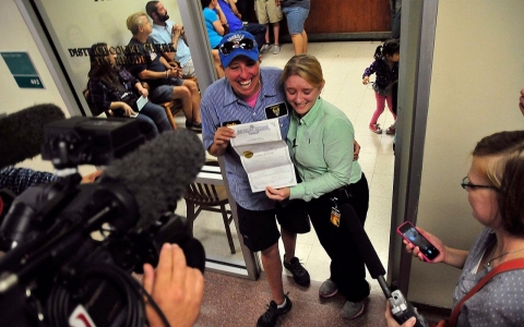 Thumbnail image for Photos: Gay marriages begin in five states