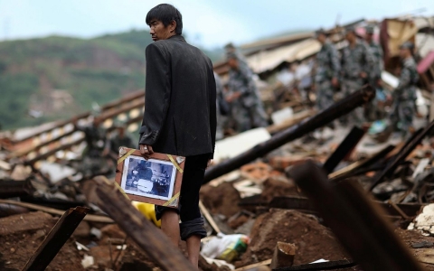 Thumbnail image for Photos: China digs out from devastating earthquake