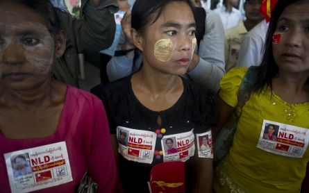 Photos: Myanmar's Aung San Suu Kyi campaigns in contentious Rakhine State