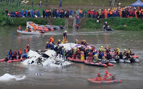 Thumbnail image for Photos: Plane crash in Taiwan