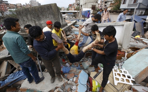 Thumbnail image for Photos: Earthquake in Nepal kills hundreds, flattens buildings