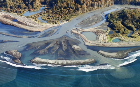 Thumbnail image for Photos: Respecting the dirt of the Elwha