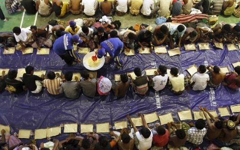 Thumbnail image for Photos: Rohingya and Bangladeshi refugees wash up in Malaysia, Indonesia