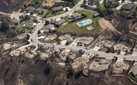 Thumbnail image for Photos: Wildfire in Washington burns through homes, local businesses