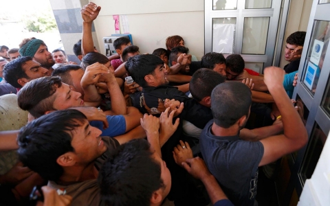 Thumbnail image for Photos: Tensions rise as refugees enter Croatia