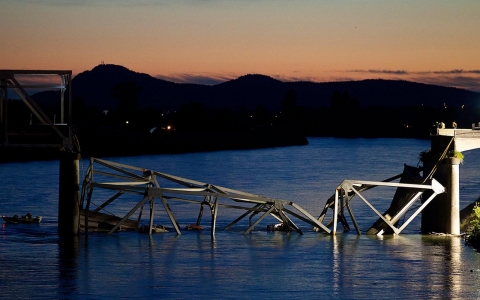 collapsed bridge