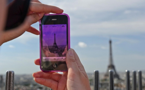 paris smartphone eiffel