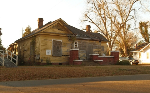 Thumbnail image for A Selma landmark sits in shambles