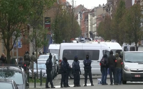 Thumbnail image for Belgian police raid home in Brussels, searching for Paris suspect