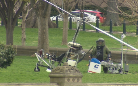 Thumbnail image for Man lands small helicopter on the US Capitol lawn