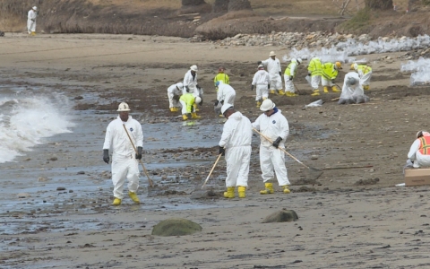 Thumbnail image for Thousands of gallons of oil wash over California beaches