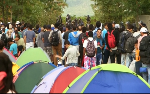 Thumbnail image for Police in Macedonia use force against refugees trying to cross the border