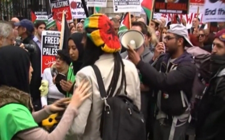 Pro-Palestinian and pro-Israeli protesters gather in England